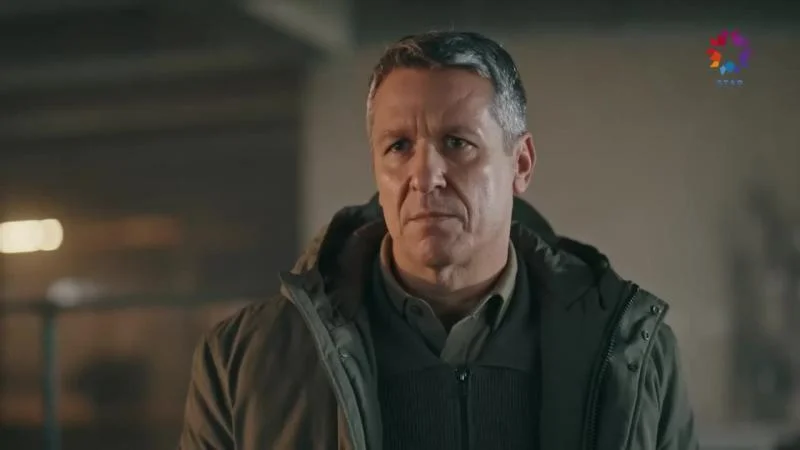 Кадры из сериала Спрячь меня (2023)